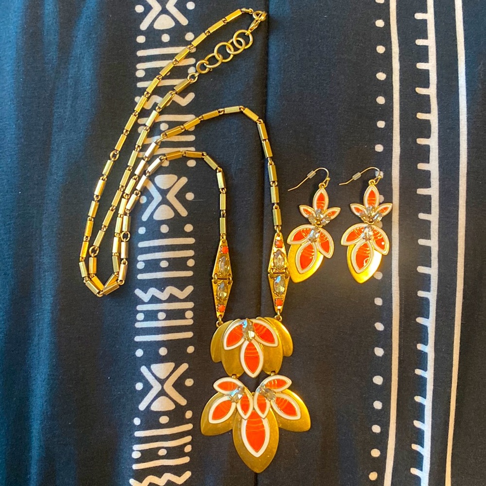 Stella & Dot Long Floral Pendant Set